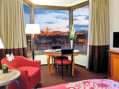 Luxury Queen Room