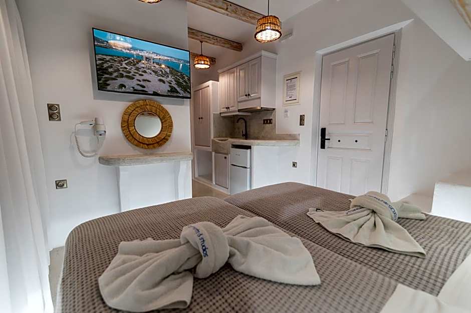 Nikos Apartments and Studios