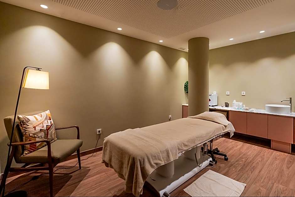 Cenica Porto Hotel, Curio Collection by Hilton