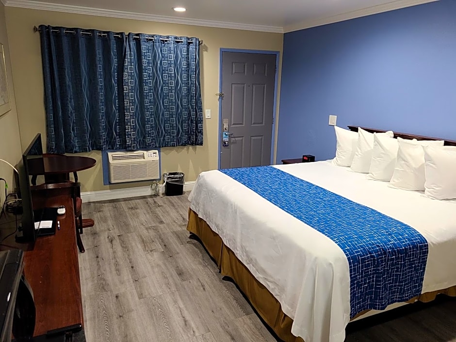 Travelodge by Wyndham Clearlake