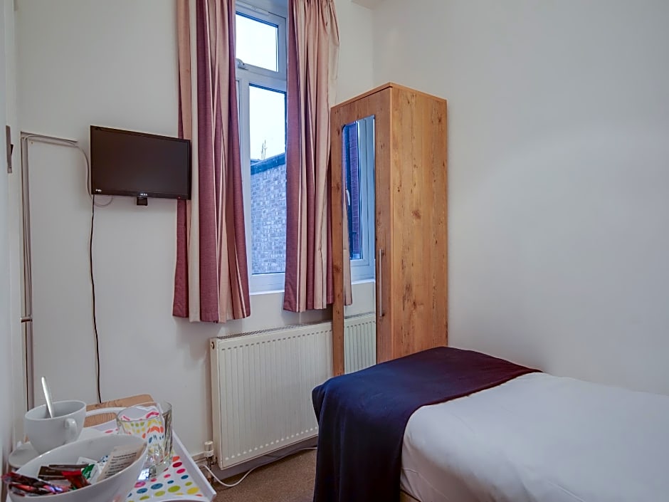 OYO TamTam Acton Hotel