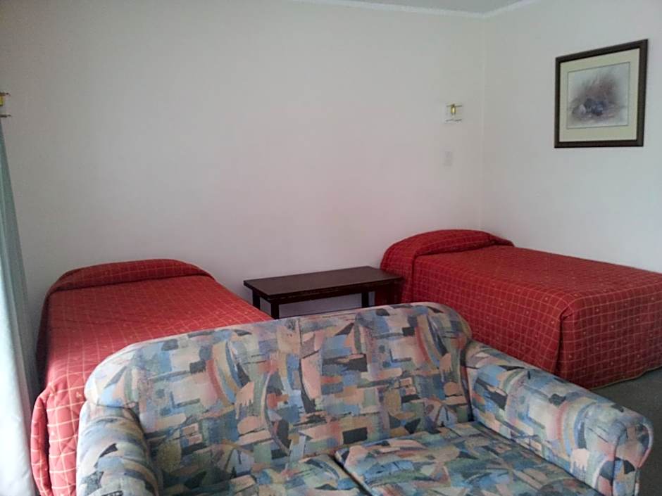 Ace High Motor Inn
