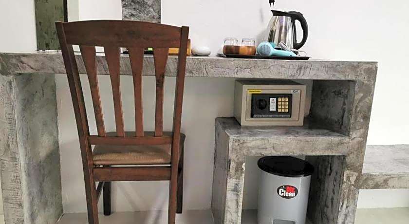 Lanta Long Beach Hostel