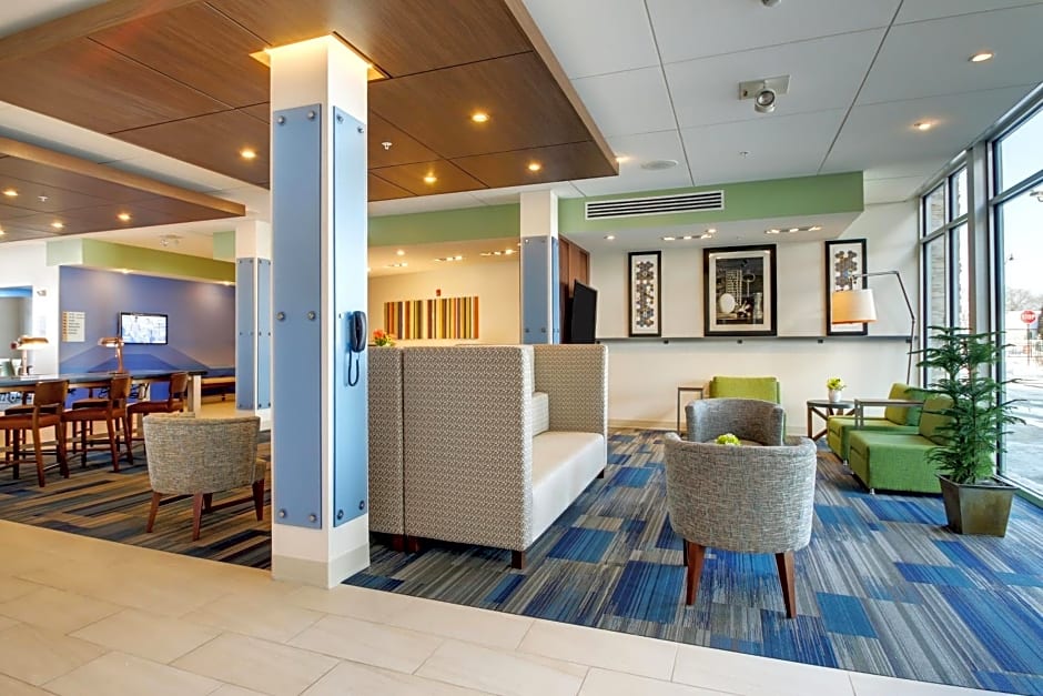 Holiday Inn Express & Suites Galesburg By IHG