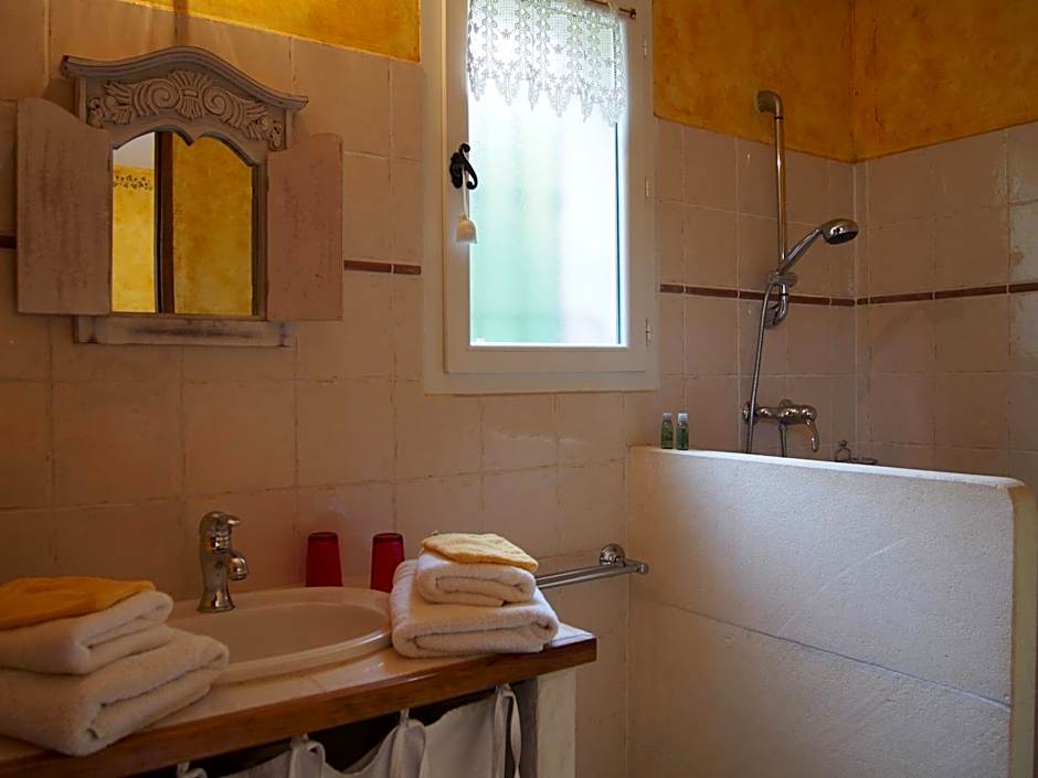 Clos des Lavandes - Chambres et Suites de charme climatisées-Luberon