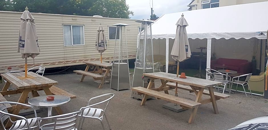 the jackdaw pub SELF CATERING STATIC CARAVAN free breakfast supplied