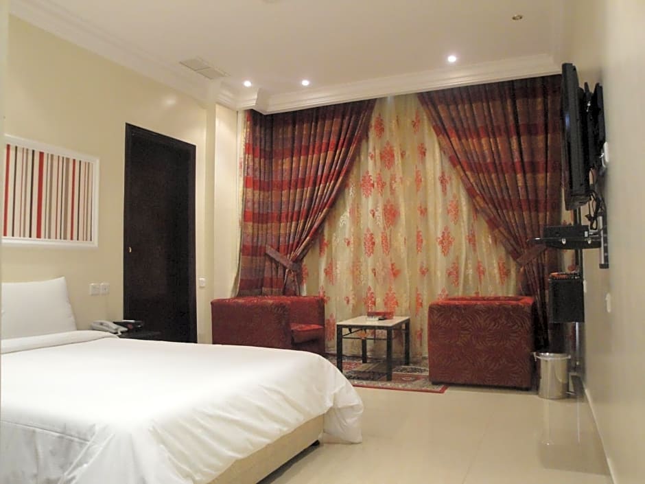 Marina Royal Hotel Suites