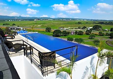 Perfectly Located 1 Bed Condo