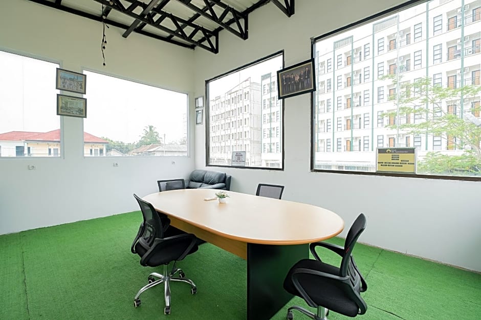 RedLiving Syariah Apartemen MKostel - Tower A1 Kencana Loka