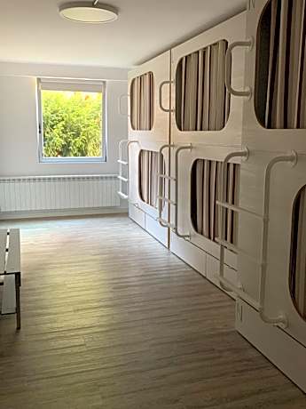 Bunk Bed in 7-Bed Mixed Dormitory Room
