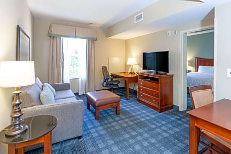 Suite with Two Queen Beds and Roll-In Shower - Mobility and Hearing Access/Non-Smoking
