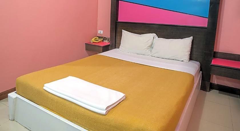 Grand Leo Hotel