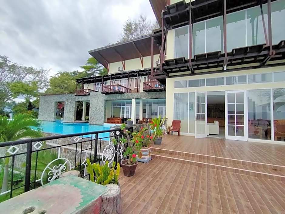 Tiara Bunga Hotel & Villa