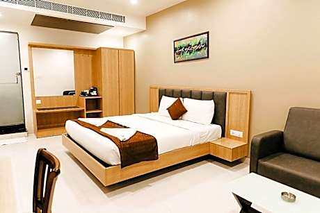 OYO 26698 Hotel Shringar Palace