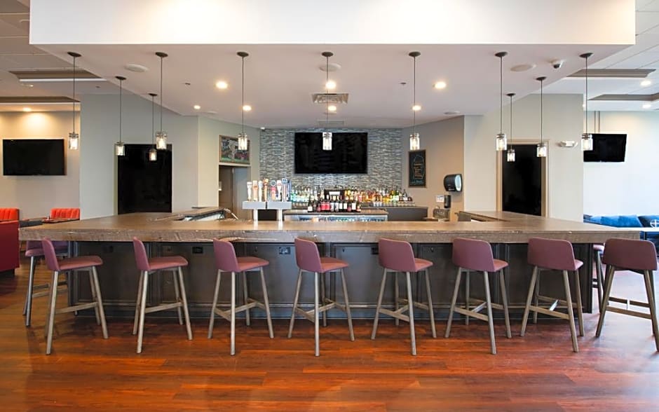Skyline Hotel Detroit Airport, SureStay Collection by Best Western