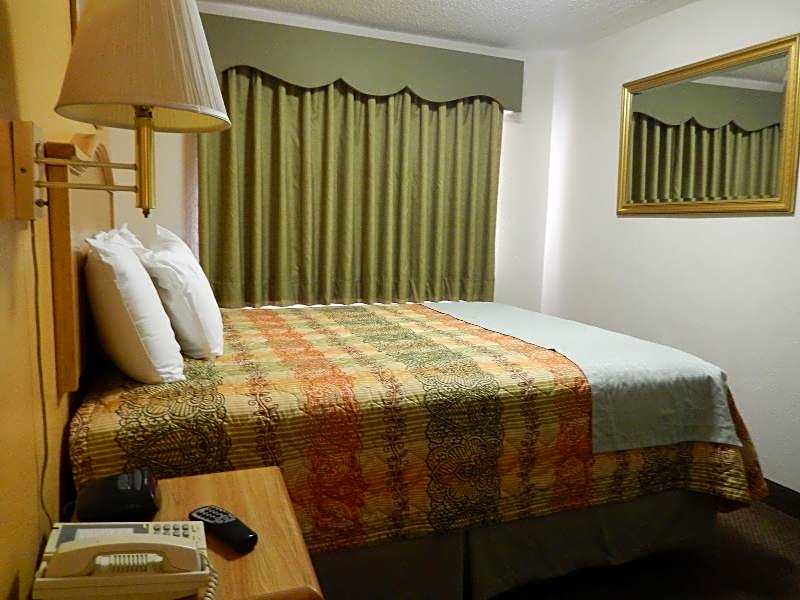 Pearsall Executive Inn