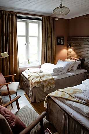 Standard Twin Room with Mountain View