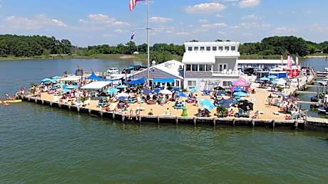 Lowes Wharf Marina Inn