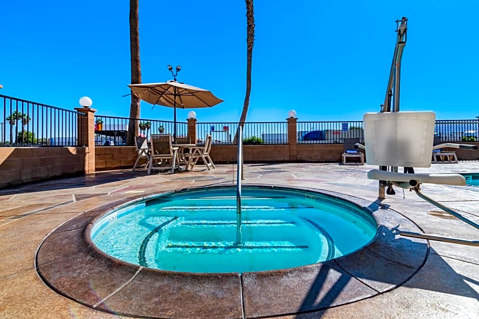 Rodeway Inn & Suites Thousand Palms - Rancho Mirage