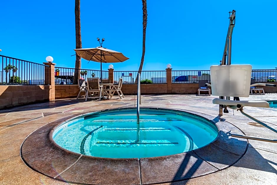 Rodeway Inn & Suites Thousand Palms - Rancho Mirage