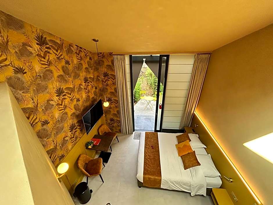 B&B Contrast