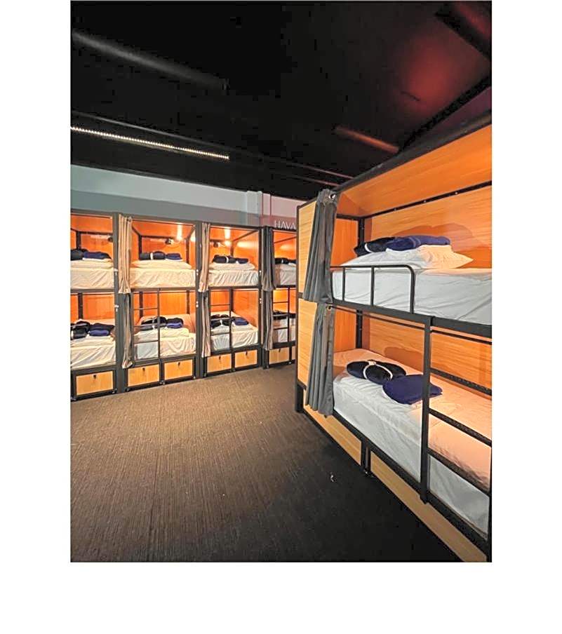 Capsuleaccom Hostel