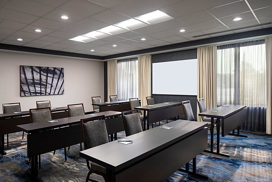 Fairfield Inn & Suites by Marriott Cleveland Tiedeman Road