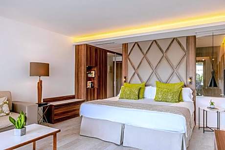 Junior Suite with Swim Up