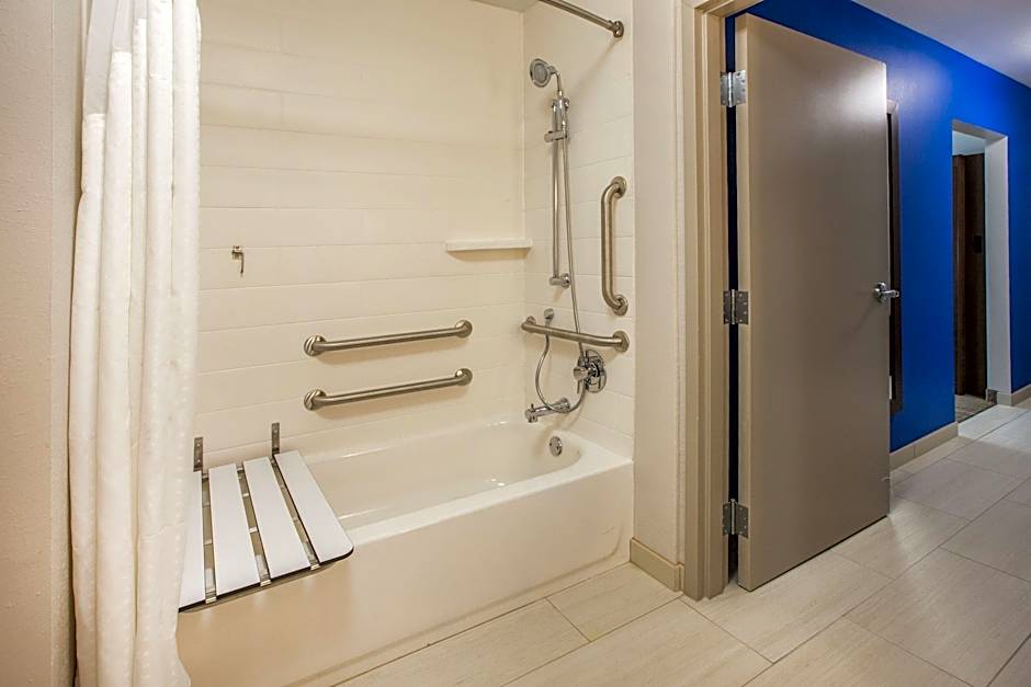 Holiday Inn Express and Suites Redding By IHG