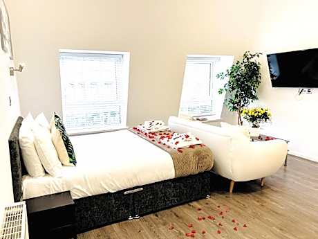 Fox House, Studio Apartments