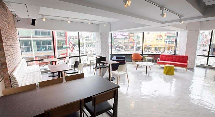 Single Inn - Kaohsiung Station