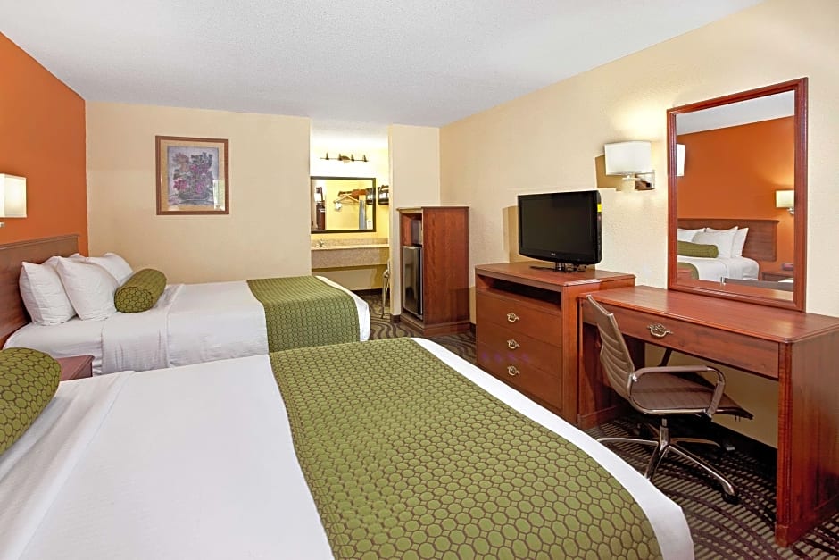 Photo 1 of 3 of 2 Double Beds, Nonsmoking