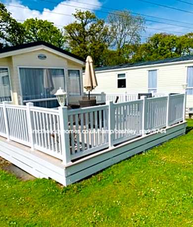 NEW FOREST Hoburne Bashley Holiday Park, Spacious Caravan Sycamore 201 Sleeps 6