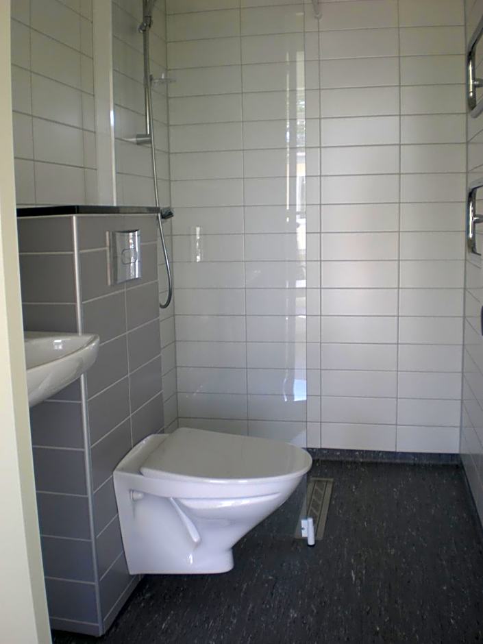 Ringsjöstrand Camping, Hotell och Stugby