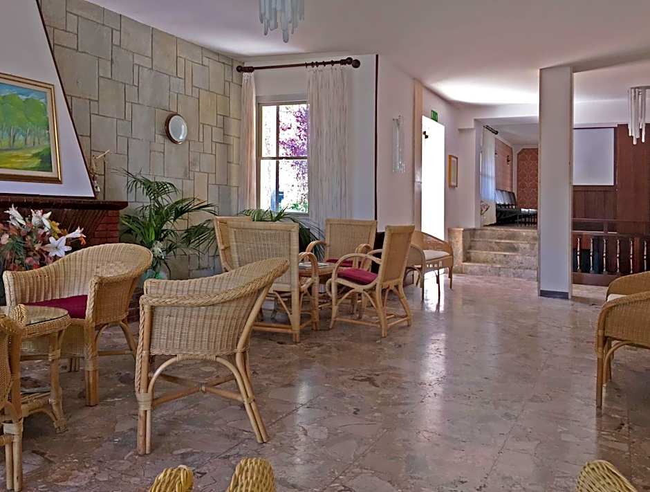 B&B Promenade Hotel Simple con Piscina