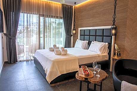 Junior Suite with Mountain View & Open Plan Bathtub