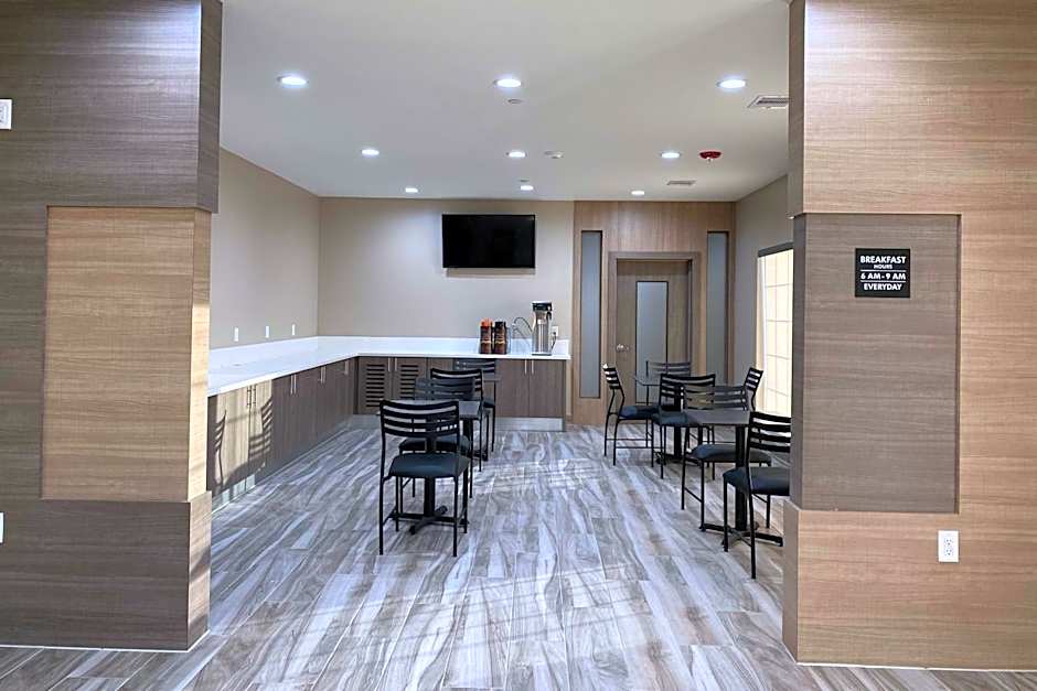 Super 8 by Wyndham Houston NW Beltway 8