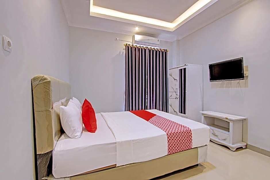 OYO 92879 Imperial Inn