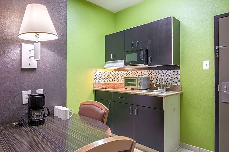 Studio 6 Bay City TX