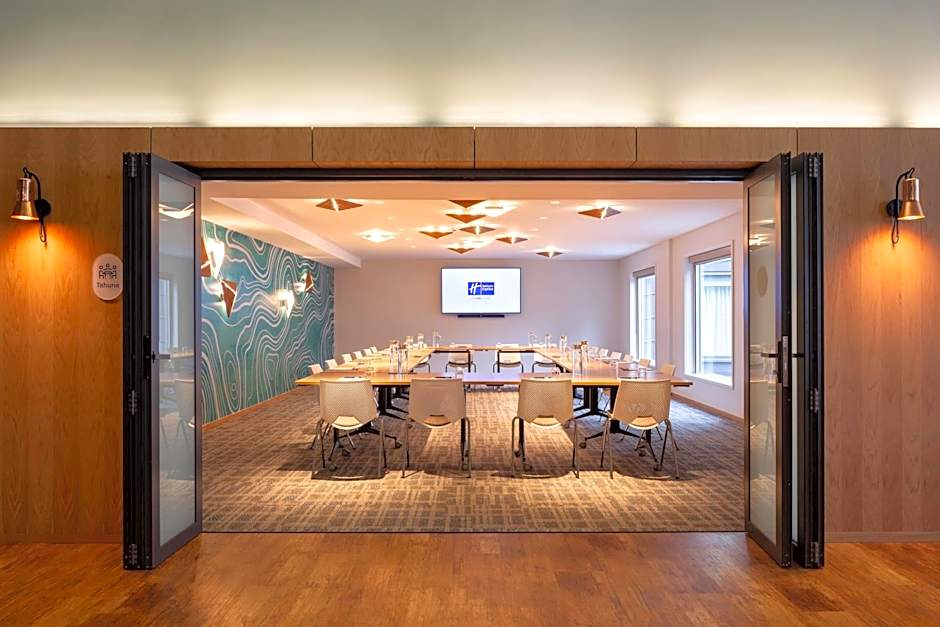 Holiday Inn Express And Suites Queenstown By IHG