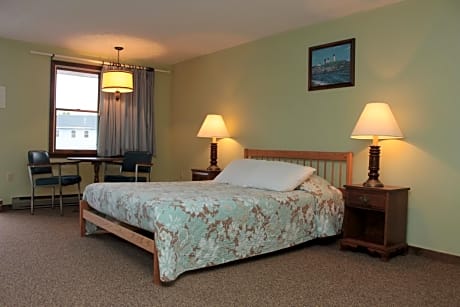 Motel Room One Queen Bed - with Air Conditioning (no pets +no smoking)  