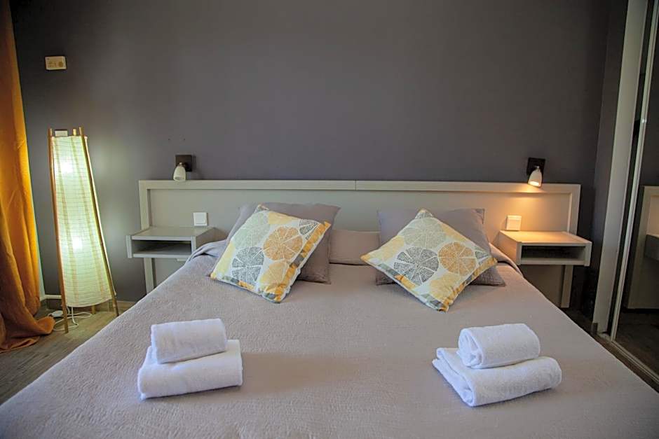 Photo 1 of 5 of 1 Double Bed or 2 Beds, Garden View