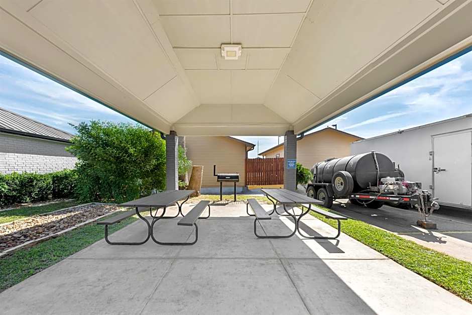 Best Western Regency Inn & Suites