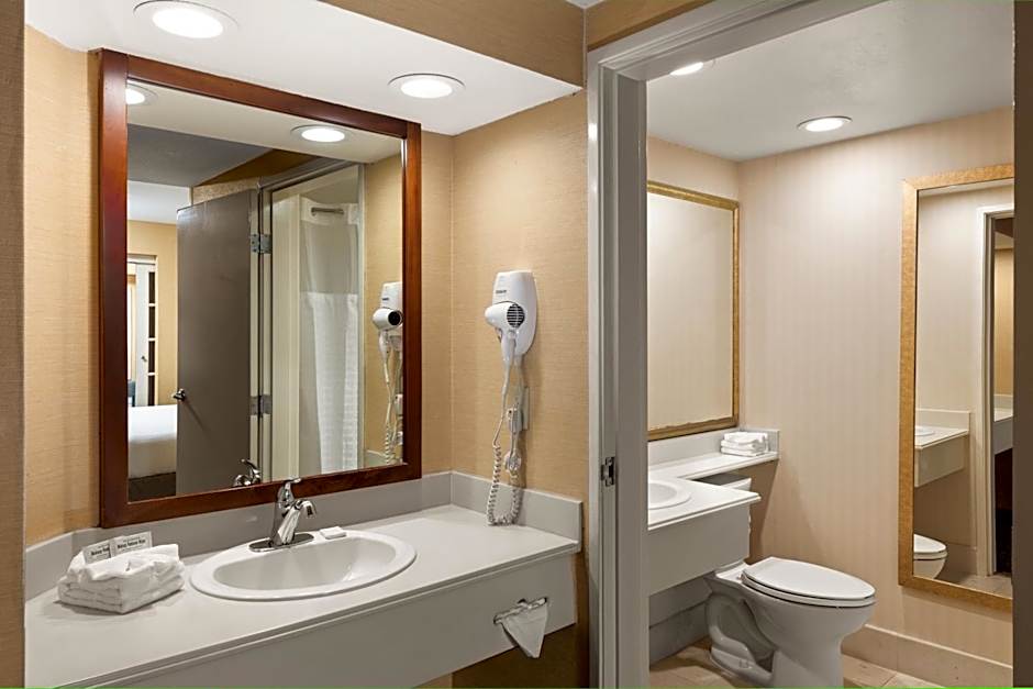 Anaheim Portofino Inn and Suites