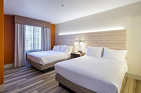 2 Queen Beds Standard