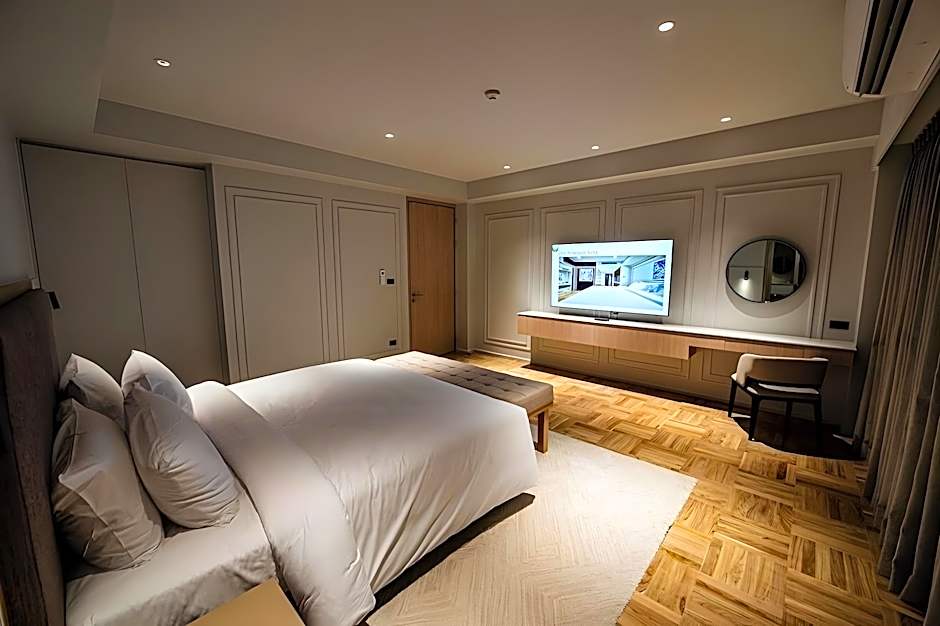 Floral Court Hotel & Residence Sukhumvit 13