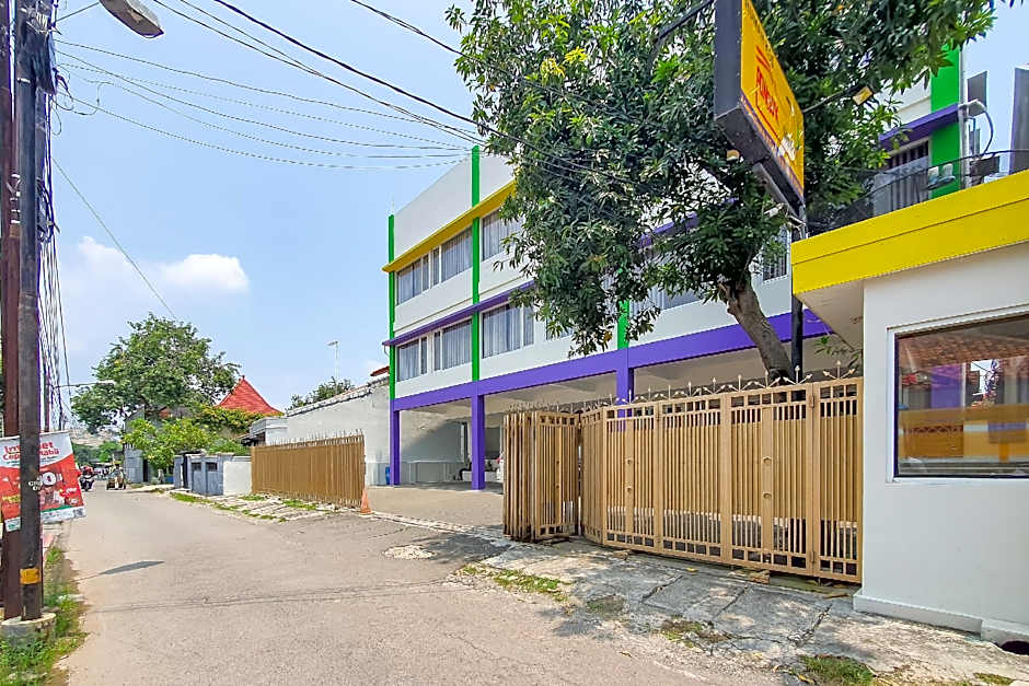 Urbanview Hotel Pondok Mas Cirebon By Reddoorz – Cirebon, OH