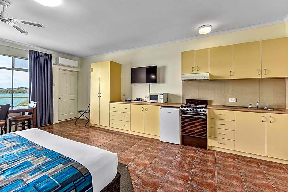 Lakeview Motel & Apartments