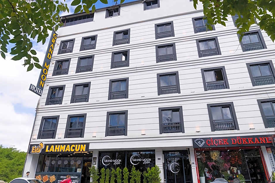 GRAND MOON HOTEL