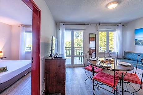 One Bedroom Apartment with Lake View